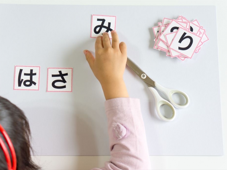 無壓學習環境的兒童日語